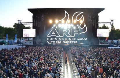 El ARF, acrónimo del Azkena Rock Festival, abrirá el telón el 17 y 18 de junio en Vitoria-Gasteiz. Se celebra en el recinto de Mendizabala, un instituto politécnico de Formación Profesional que se encuentra al sur de la ciudad, cerca de las instalaciones deportivas de Mendizorroza. En esta edición contará con bandas como The Who, Primal Scream, Danzing, Imelda May o Radio Birdman. Web: http://azkenarockfestival.com