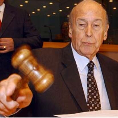 El presidente de la Convención, Valery Giscard d'Estaing, en la apertura de una sesión el 24 de abril.