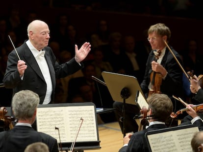 Bernard Haitink tras dirigir el último acorde de la Séptima Sinfonía de Anton Bruckner a la Orquesta Filarmónica de Viena.