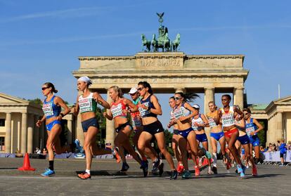 Las atletas compiten en la final de maratón femenina, donde las españolas han conseguido el bronce, siendo Trihas Gebre la mejor del equipo femenino, novena con 2h32:13, su mejor marca personal, seguida de la madrileña Azucena Díaz, decimotercera con 2h34:00 y de Elena Loyo, vigésima tercera con 2h37:54, que fueron las tres que puntuaron.