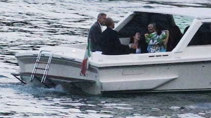 Barack Obama, con George Clooney, en el lago Como (Italia).