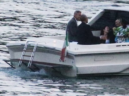 Barack Obama, con George Clooney, en el lago Como (Italia).