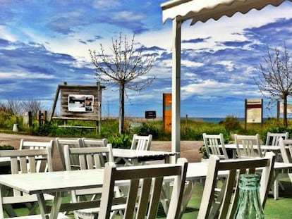 Terraza del restaurante G&uuml;eyu Mar, en Ribadesella (Asturias)