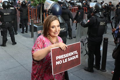 Xóchilt Gálvez a las afueras de Palacio Nacional, en Ciudad de México