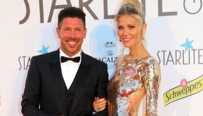 Diego Simeone y Carla Pereyra, en Marbella, en agosto de 2018.