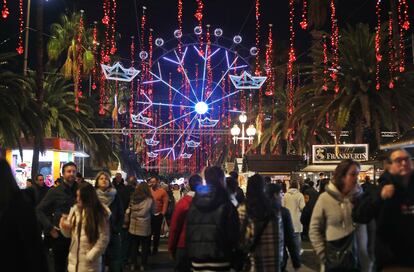 La Fira de Nadal del moll de la Fusta torna a comptar amb atraccions com la tradicional roda de 65 metres d’alçària amb vistes a tota la ciutat