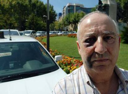 José Ángel Ortega, ayer, durante la protesta de los taxistas de Jaén contra la agresión.