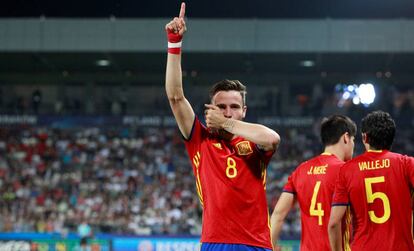 Saúl celebra su gol a Italia.