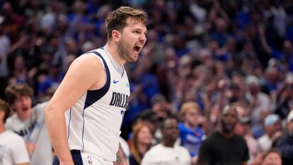 El jugador de los Dallas Mavericks, Luka Doncic, celebra una canasta en la prórroga en un partido frente a los Houston Rockets, el pasado 7 de abril.