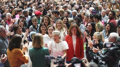 Yolanda Díaz, en el acto de presentación de Sumar en Madrid, junto a Ada Colau y Mónica García.