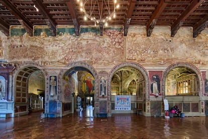 The fresco 'Maestà', the work of Simone Martini, in the Sala del Mappamondo.