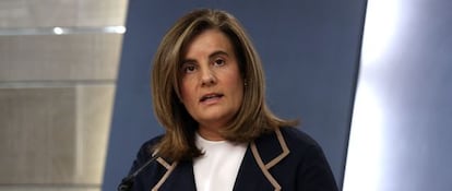 La ministra Empleo y Seguridad Social, Fátima Báñez, tras el Consejo de Ministros.