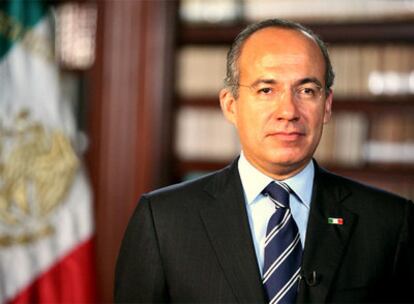 El presidente de México, Felipe Calderón, durante el anuncio del plan de ayuda alimentaria para las familias.