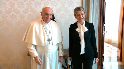 Yolanda Díaz junto al papa Francisco la iglesia en España