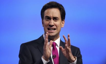 El líder laborista, Ed Miliband, hoy ante sus bases en Manchester.