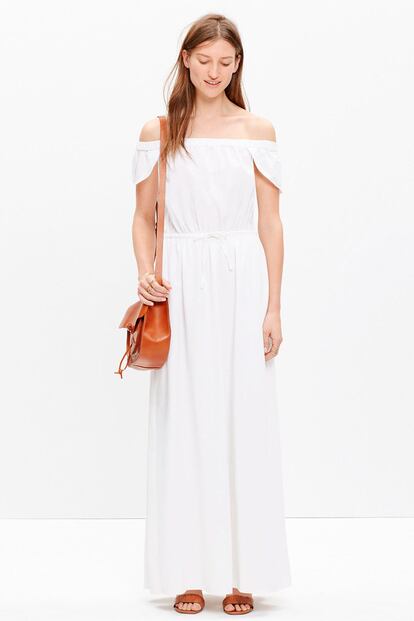 Blanco con escote barco. Es de Madewell (138 euros aproximadamente).