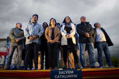 Silvia Orriols, tercera por la izquierda, en la presentación de la candidatura a las elecciones catalanas el 27 de abril.