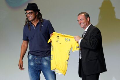 Bernard Hinault y Yannick Noah, durante la presentación del recorrido del Tour 2012.