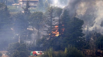 Vista del incendio forestal ocurrido este verano entre las localidades de Robledo de Chavela y Valdemaqueda , a unos sesenta kilómetros al oeste de la ciudad de Madrid.