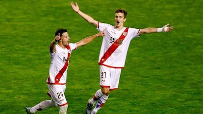 Javi Guerra celebra su segundo gol ante el Espanyol. 