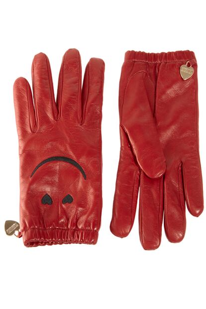 Pon una sonrisa a la noche con estos guantes de piel de Moschino (174 euros).