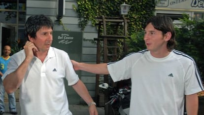 Lionel Messi, a la derecha, junto a Jorge, su padre, en 2006.