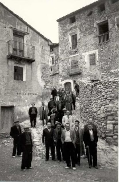 Vecinos de Tragó de la Noguera en una fotografía de mediados del siglo pasado.