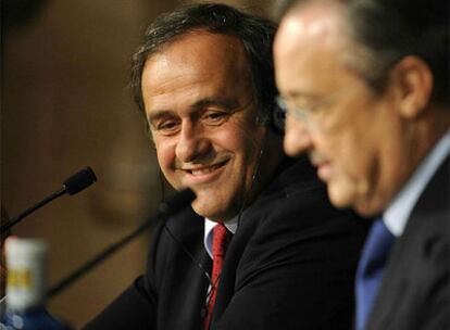 Michel Platini y Florentino Pérez, en el Santiago Bernabéu.