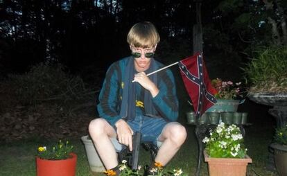 Dylann Roof, el autor de la masacre, en una fotografía en Internet