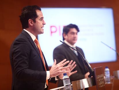 Ignacio Aguado t David Pérez, durante una rueda de prensa en la Real Casa de Correos.