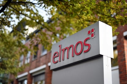 Logo de la empresa de semiconductores Elmos en su sede en Dortmund, en el oeste de Alemania.