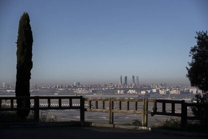 La boina de contaminación de la capital este miércoles, vista desde Paracuellos del Jarama.