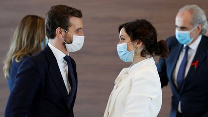 El presidente del PP, Pablo Casado y la presidenta de la Comunidad de Madrid, Isabel Díaz Ayuso, en una rueda de prensa en diciembre.