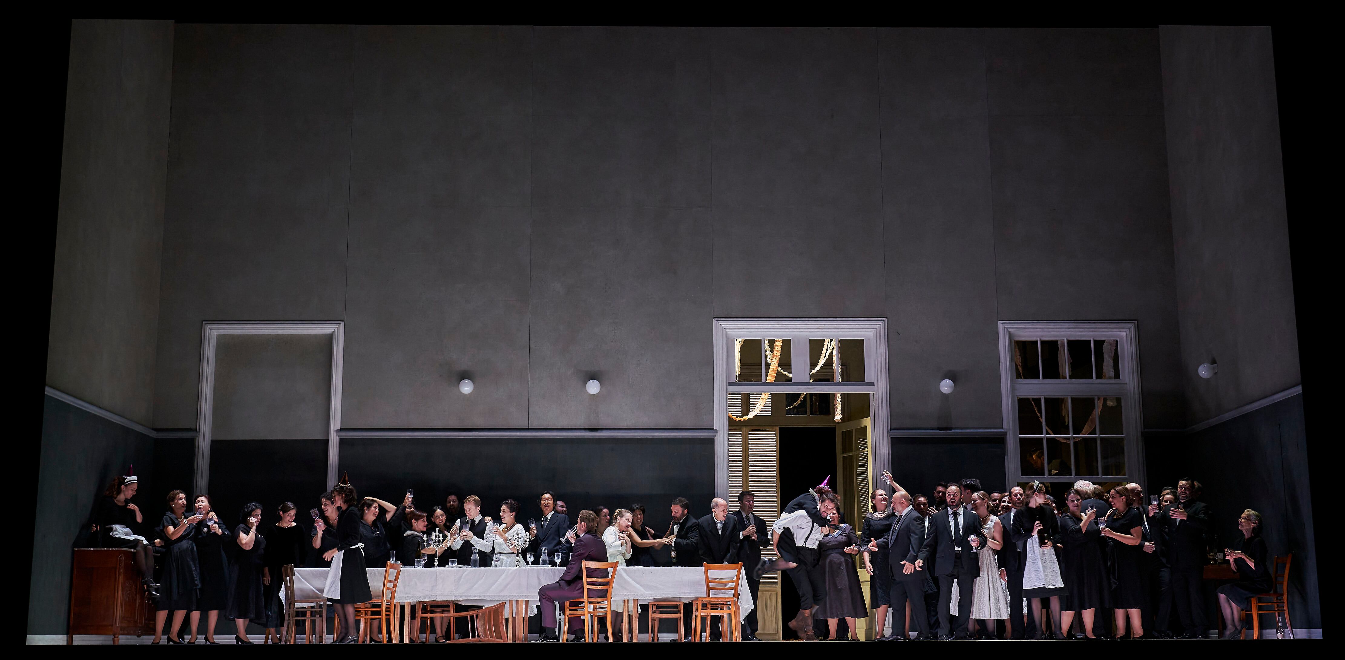 Visión general del escenario de ‘Eugene Onegin’ al final del segundo acto.