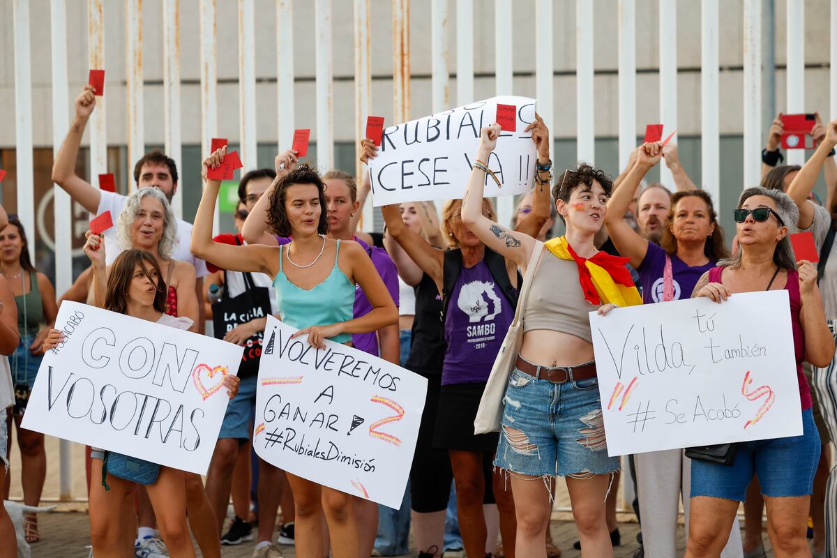 Vídeo | Decenas de personas salen a la calle para exigir el cese de ...