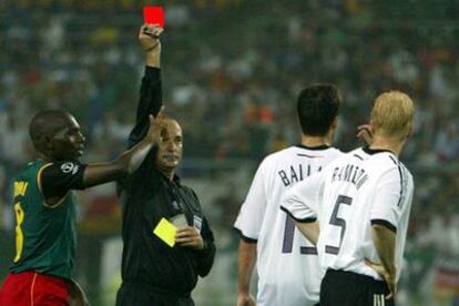 López Nieto muestra la tarjeta roja al alemán Ramelov.