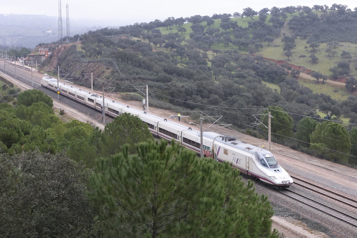 Adif retrasa a finales de abril la reapertura completa de la línea de alta velocidad Madrid-Málaga