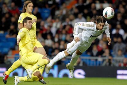 Un gol anulado a Sergio Ramos fue la primera aproximación de peligro del Real Madrid.