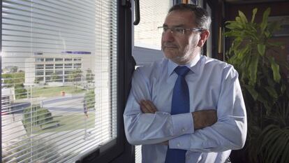 Vicent Climent, rector de la Jaume I, en su despacho de la institución académica de Castellón.