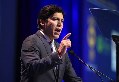 Kevin de León, en su intervención ante los demócratas en San Diego.