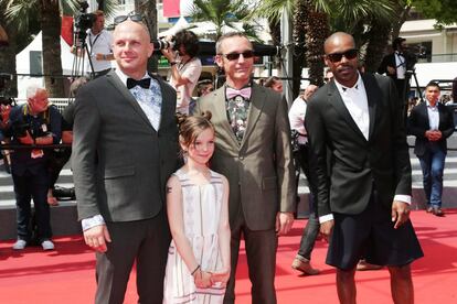 Alexis Ducord, Arthur De Pins, Mat Bastard y Esther Corvez-Beaudoin asisten al estreno de 'Rodin' durante el 70 Festival de Cannes.