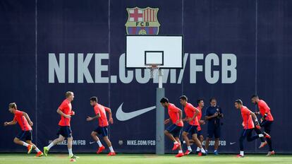 Els jugadors s'entrenen durant el primer entrenament.