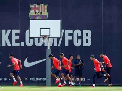 Els jugadors s'entrenen durant el primer entrenament.