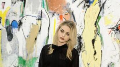 Frances Bean na inauguração de uma exposição em Los Angeles.