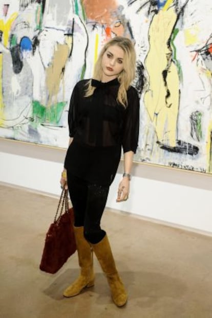 Frances Bean na inauguração de uma exposição em Los Angeles.