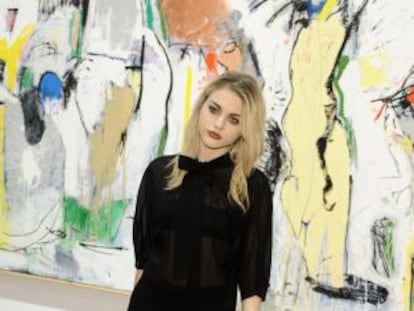 Frances Bean na inauguração de uma exposição em Los Angeles.