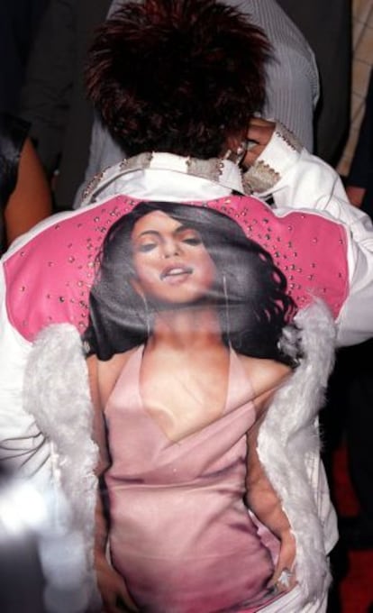 La imagen de Aaliyah en una chaqueta.