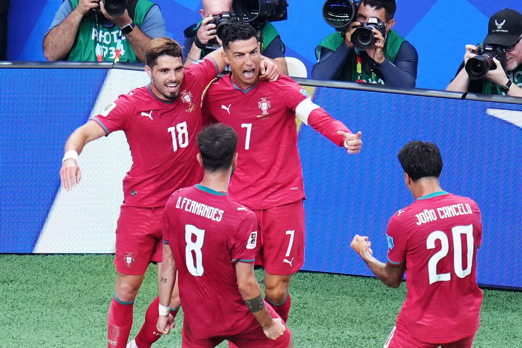 Cristiano Ronaldo al fin se une al ‘show’ del Mundial: doblete ante Uzbekistán y récord histórico