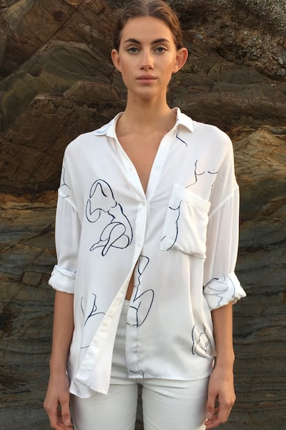 Leandra, camisa de Paloma Wool con dibujos de Tana Latorre.