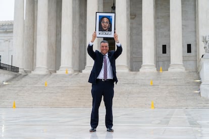 Alex Padilla, senador del partido demócrata por California